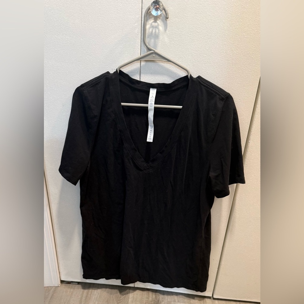 Lululemon Athletica Black V-Neck Short Sleeve Tee! Size 12.
